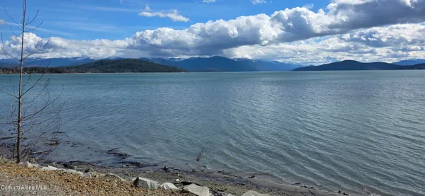$330,000 | 50 Carnelian Avenue, Unit 101, Ponderay, ID 83852