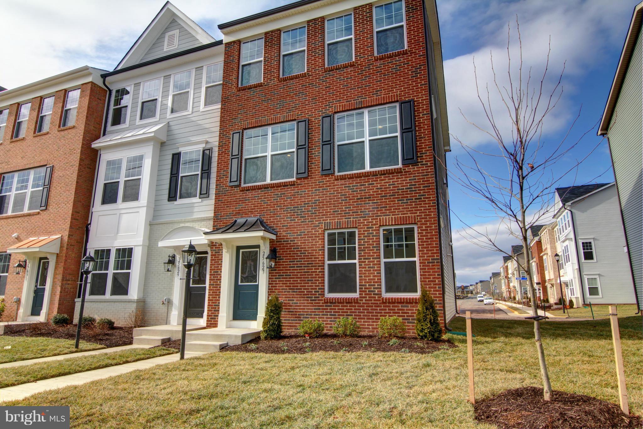 25627 Pleasant Valley Road Chantilly, VA 20152 - Photo 1 of 25 Exterior (Front)