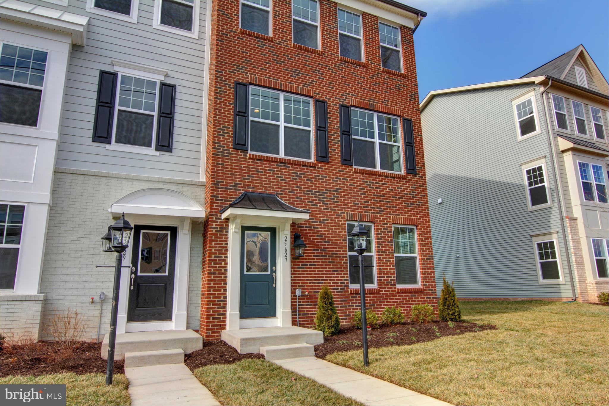 25627 Pleasant Valley Road Chantilly, VA 20152 - Photo 2 of 25 Exterior (Front)