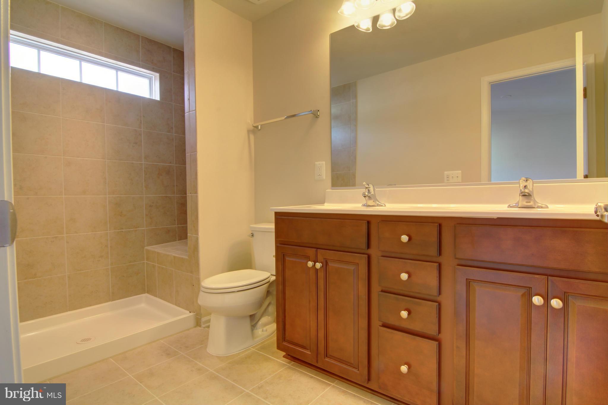 25627 Pleasant Valley Road Chantilly, VA 20152 - Photo 20 of 25 Bath (Master)