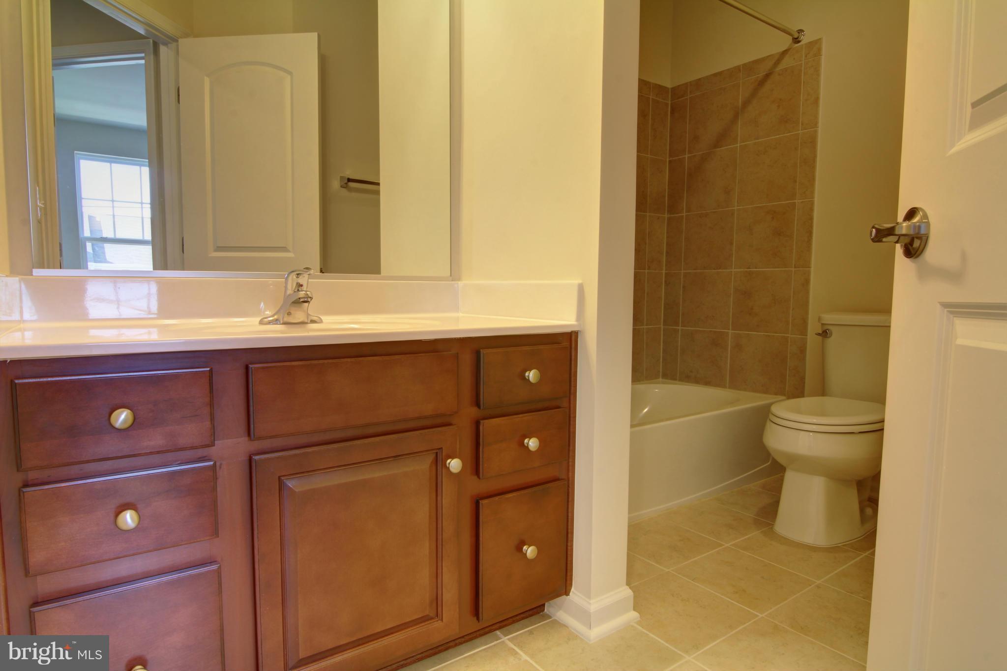 25627 Pleasant Valley Road Chantilly, VA 20152 - Photo 21 of 25 Bath
