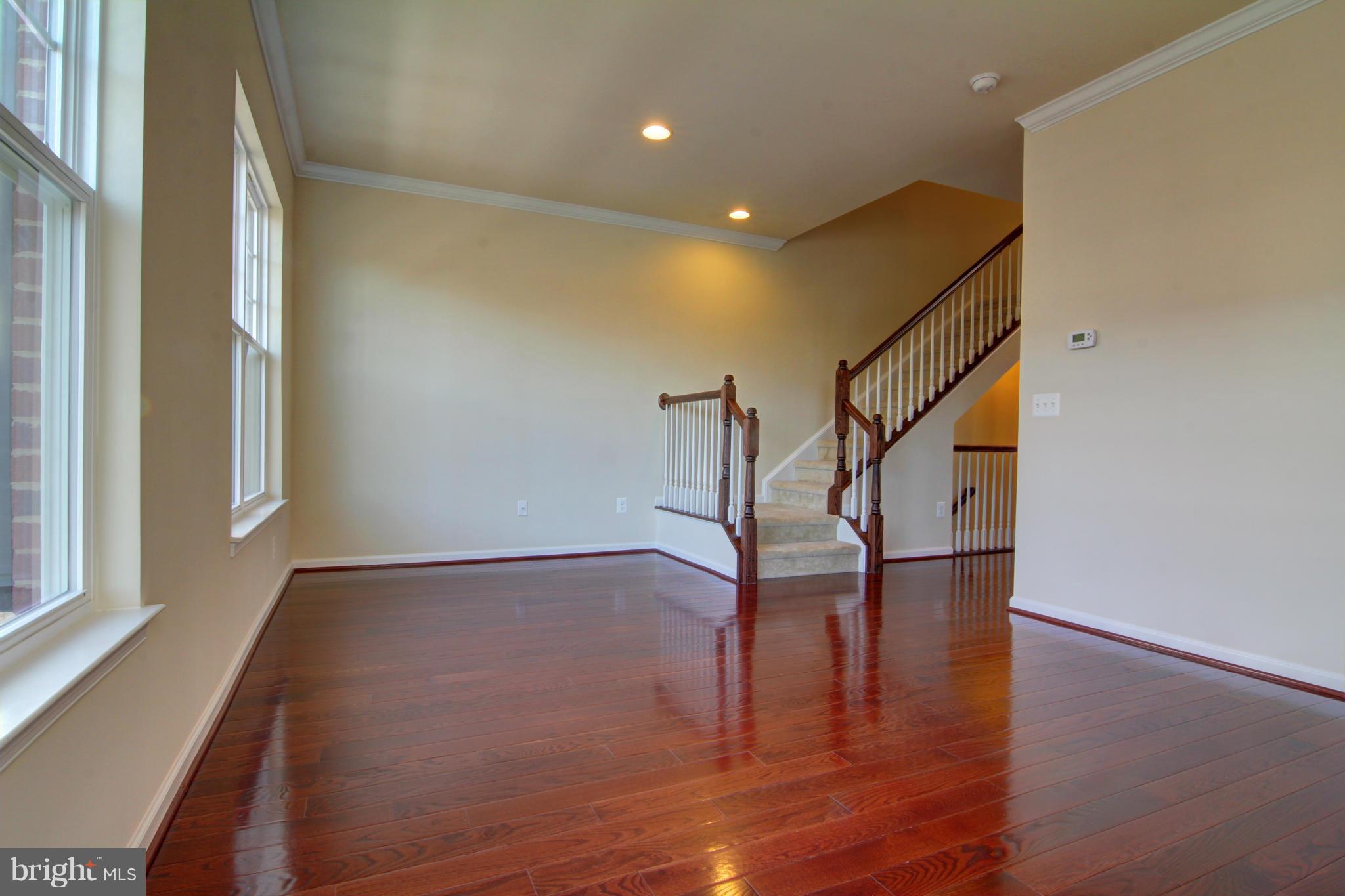 25627 Pleasant Valley Road Chantilly, VA 20152 - Photo 5 of 25 Living Room