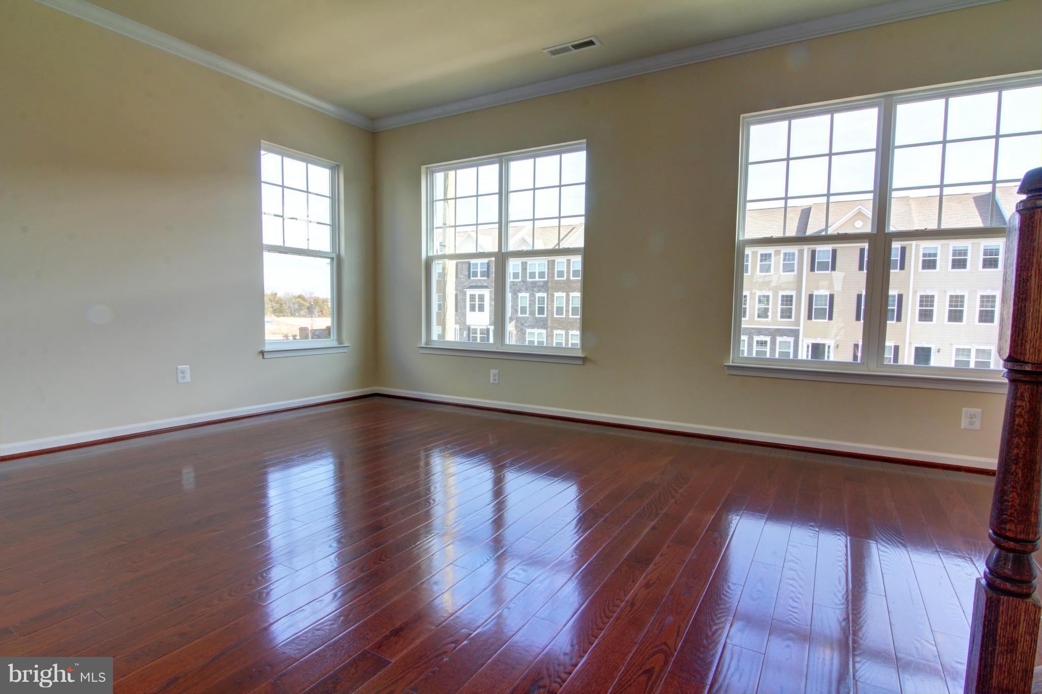 25627 Pleasant Valley Road Chantilly, VA 20152 - Photo 6 of 25 Living Room