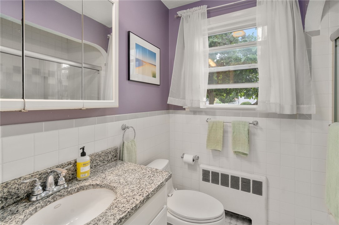 40 Mill Cove Road Warwick, RI 02889 - Photo 11 of 28 Main House Bathroom