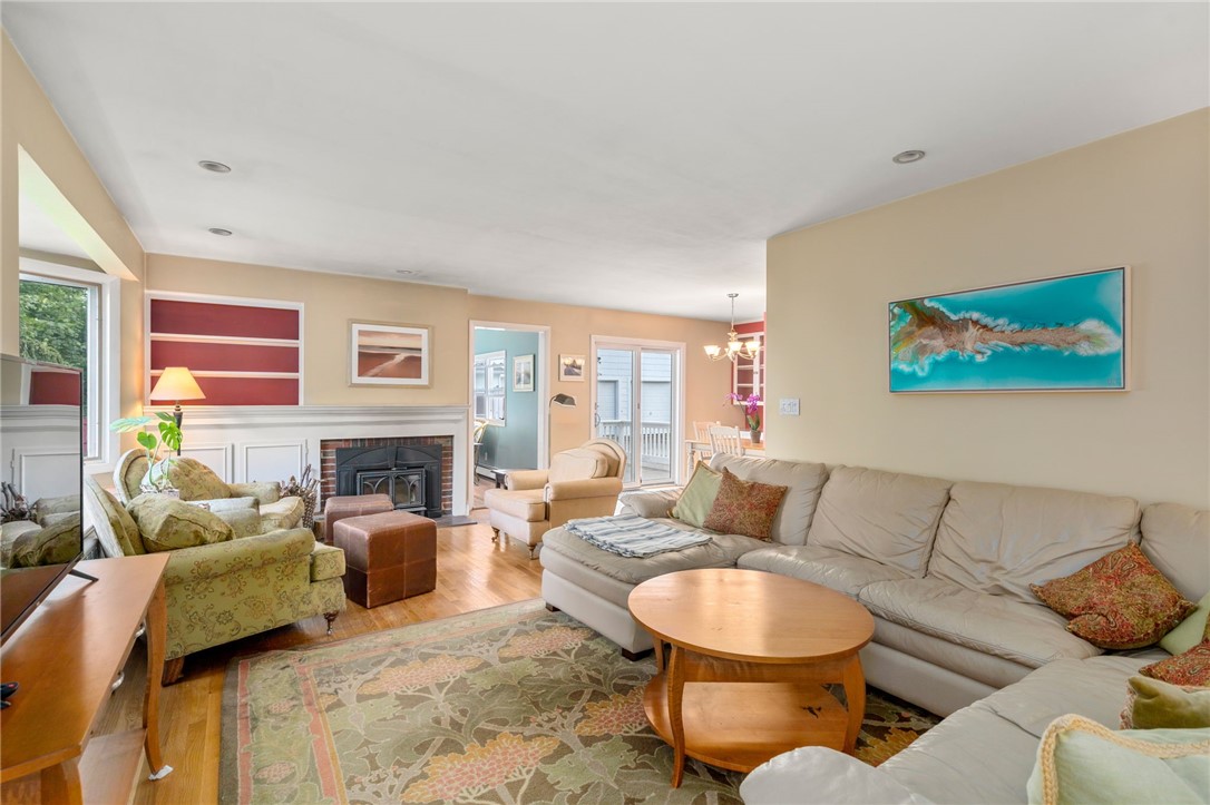 40 Mill Cove Road Warwick, RI 02889 - Photo 5 of 28 Main House Living Room