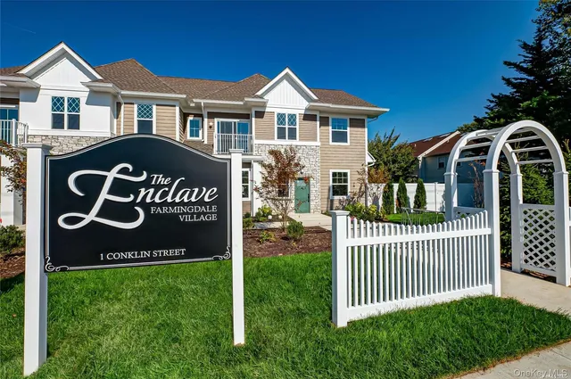 $3,950 | 1 Conklin Street, Unit 204, Farmingdale, NY 11735