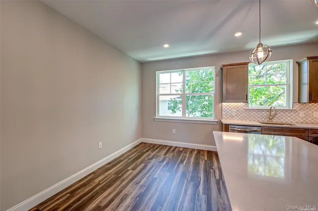 $3,950 | 1 Conklin Street, Unit 204, Farmingdale, NY 11735