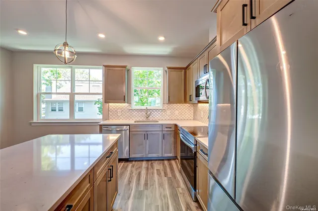 $3,950 | 1 Conklin Street, Unit 204, Farmingdale, NY 11735