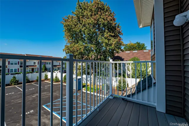 $3,950 | 1 Conklin Street, Unit 204, Farmingdale, NY 11735