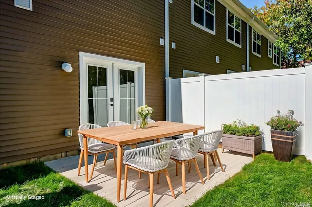 $3,950 | 1 Conklin Street, Unit 204, Farmingdale, NY 11735