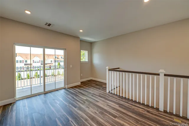 $3,950 | 1 Conklin Street, Unit 204, Farmingdale, NY 11735