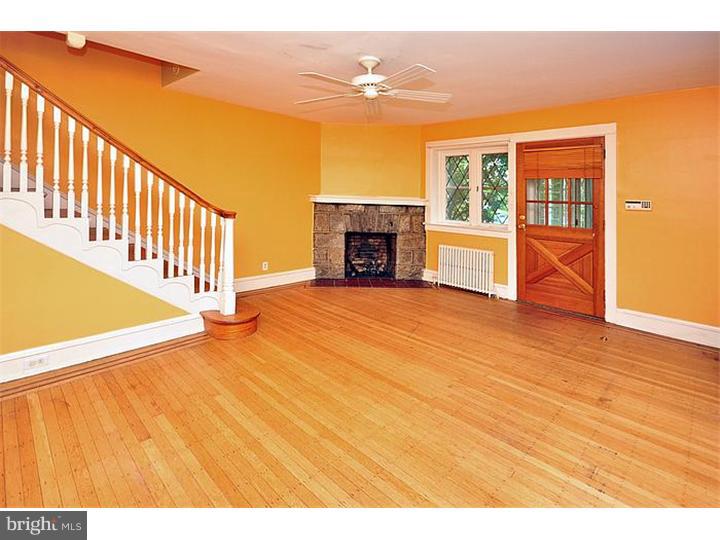 332 Wellesley Road Philadelphia, PA 19119 - Photo 6 of 25 Living Room