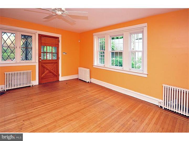 332 Wellesley Road Philadelphia, PA 19119 - Photo 7 of 25 Living Room