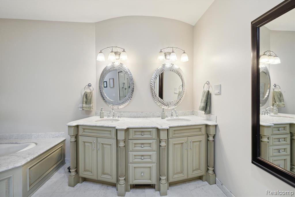 10205 Fenton Road Fenton, MI 48430 - Photo 31 of 96