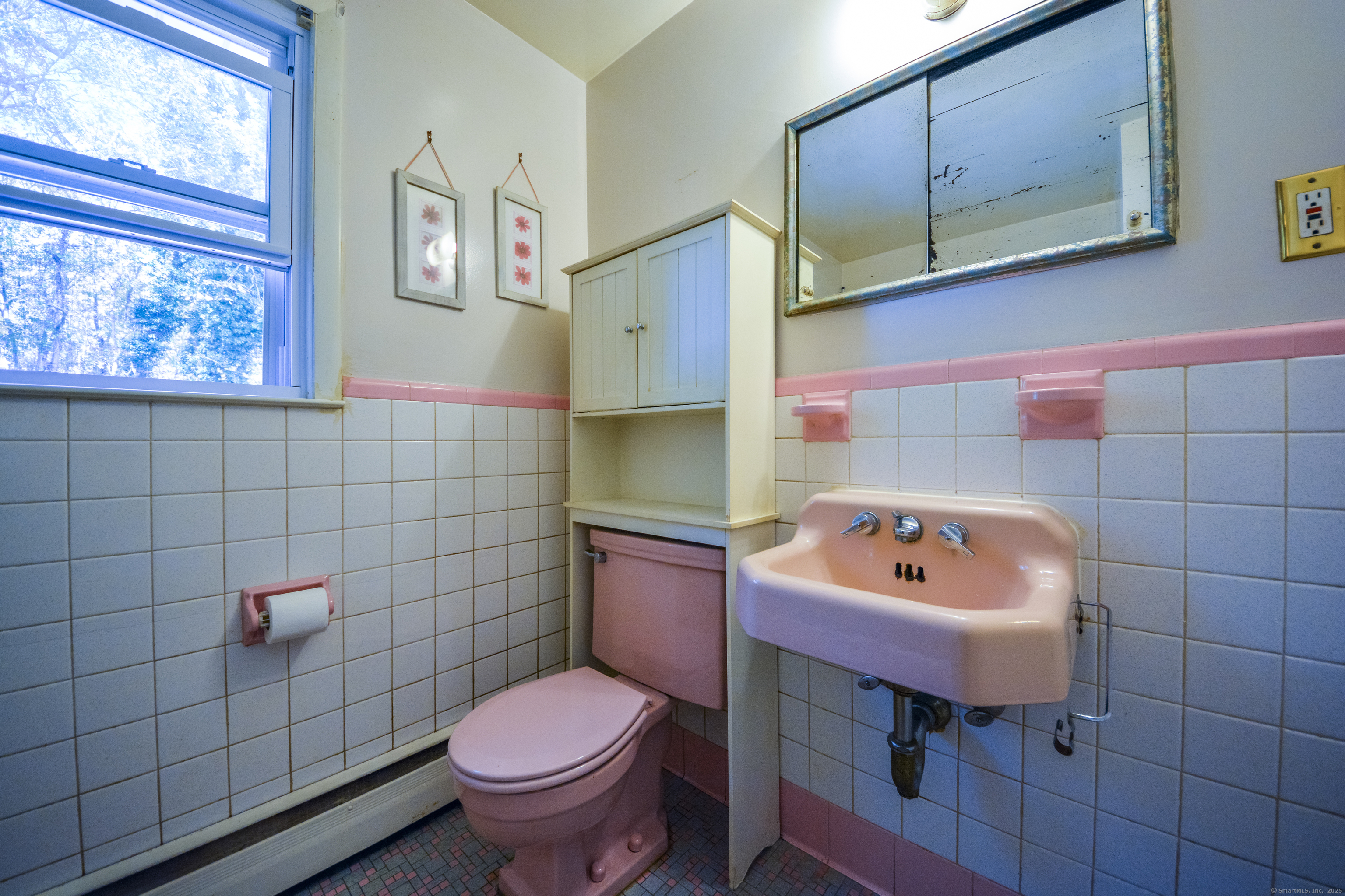 291 Frenchtown Road Bridgeport, CT 06606 - Photo 15 of 40 a bathroom with a sink toilet and mirror