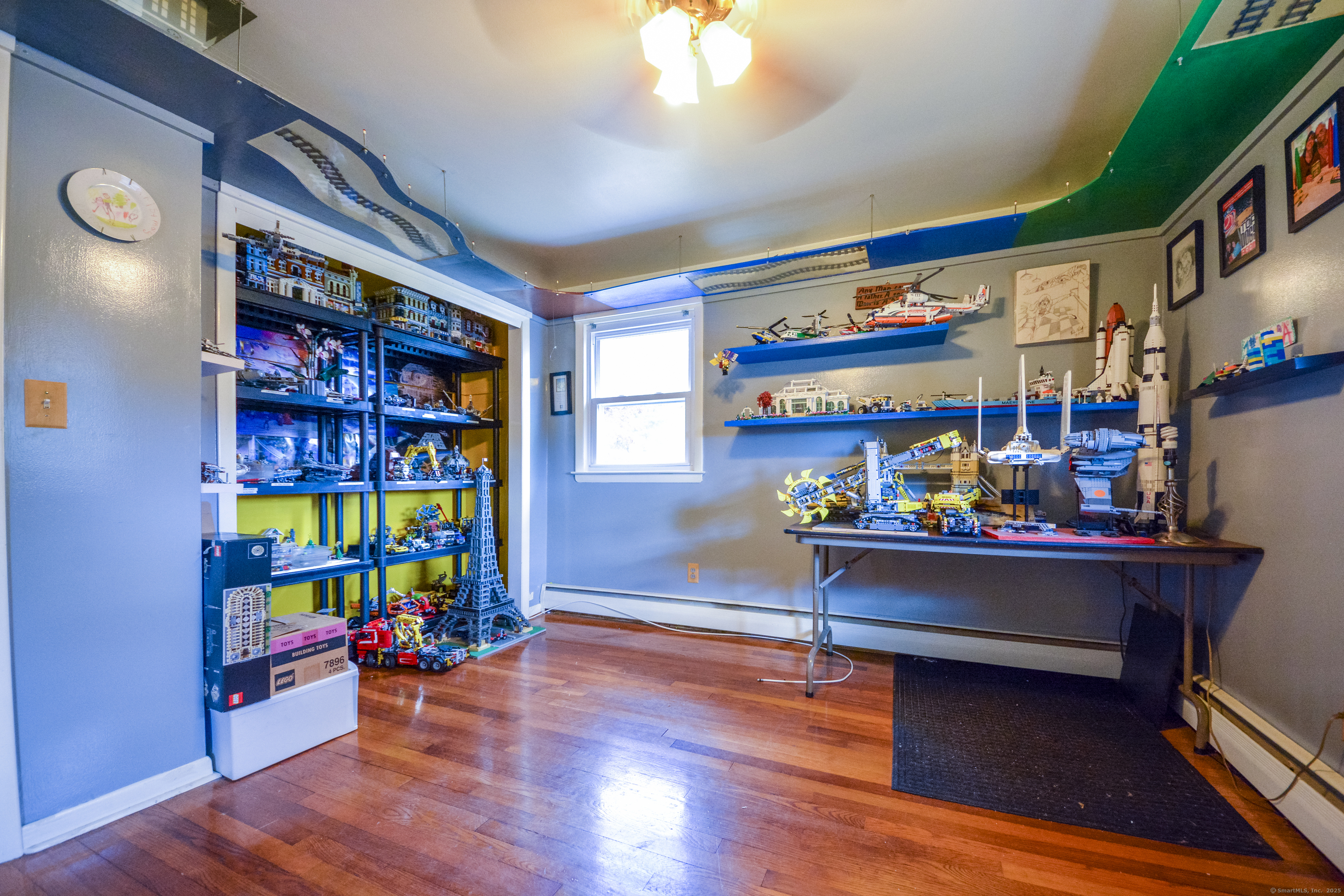 291 Frenchtown Road Bridgeport, CT 06606 - Photo 20 of 40 a room with toys and wooden floor