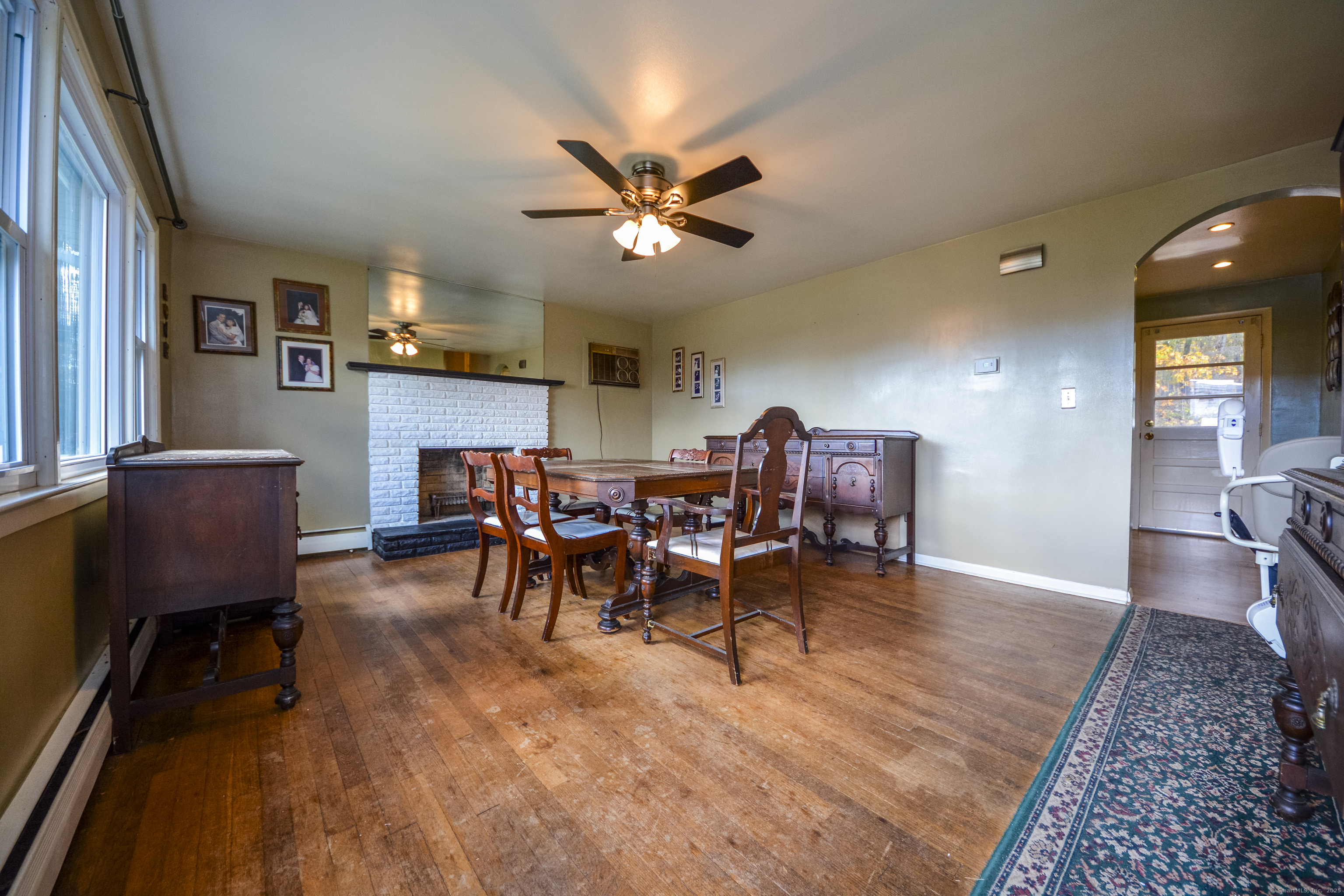291 Frenchtown Road Bridgeport, CT 06606 - Photo 7 of 40 a view of a dining room with furniture
