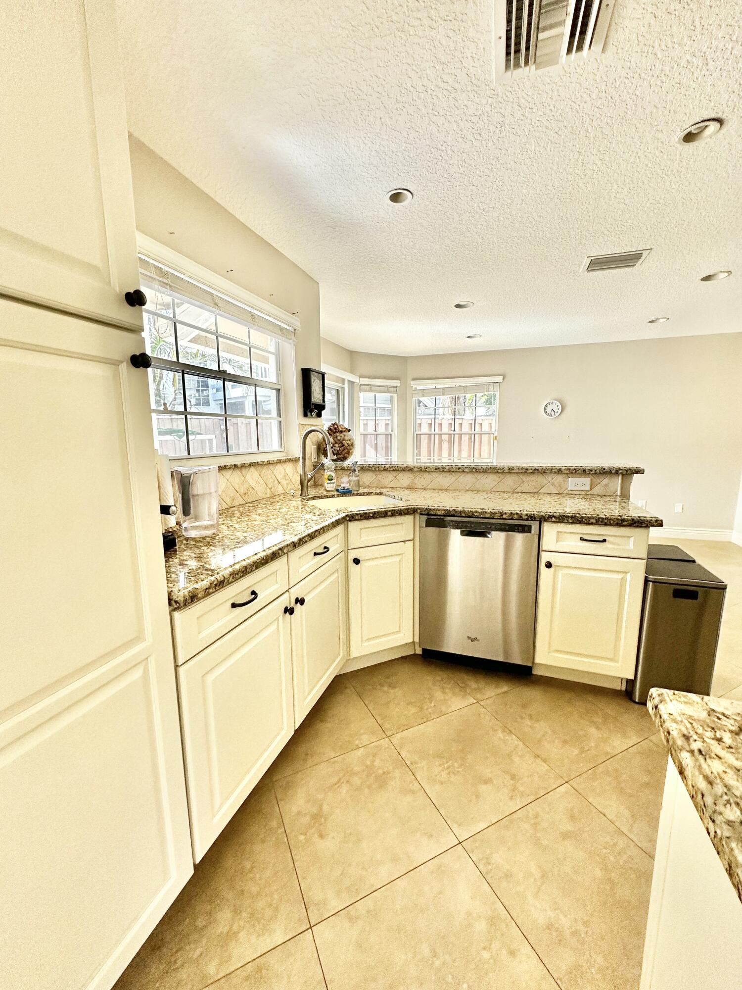 5342 Park Pl Circle Boca Raton, FL 33486 - Photo 14 of 44 Kitchen3