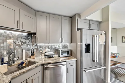 $495,000 | 3200 North Lake Shore Drive, Unit 410, Chicago, IL 60657