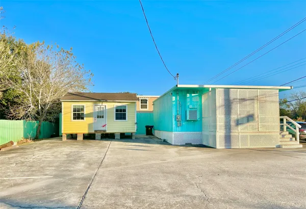 $180,000 | 927 27th Street, Dickinson, TX 77539