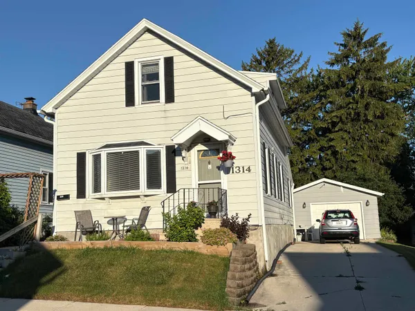 $210,000 | 1314 South 24th Street, Sheboygan, WI 53081