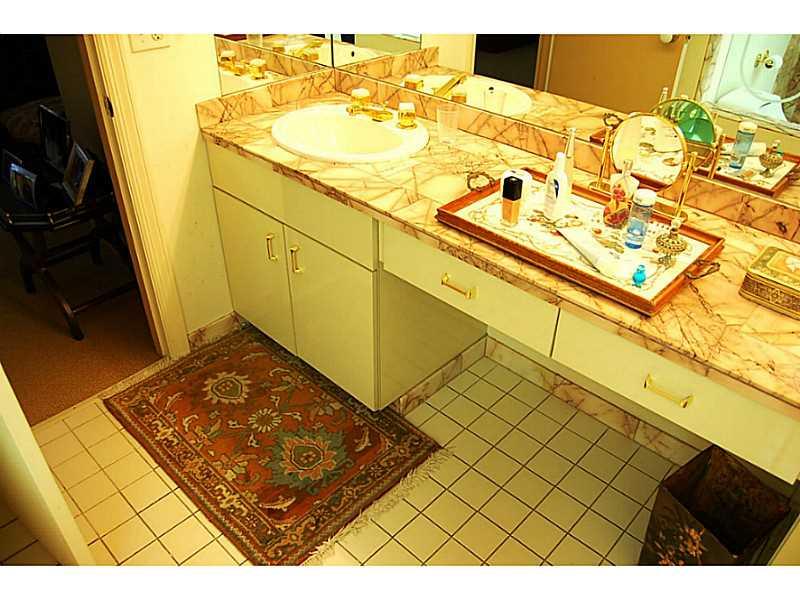 307 Schenley Road Pittsburgh, PA 15217 - Photo 16 of 25 Master Bath/Spa.
