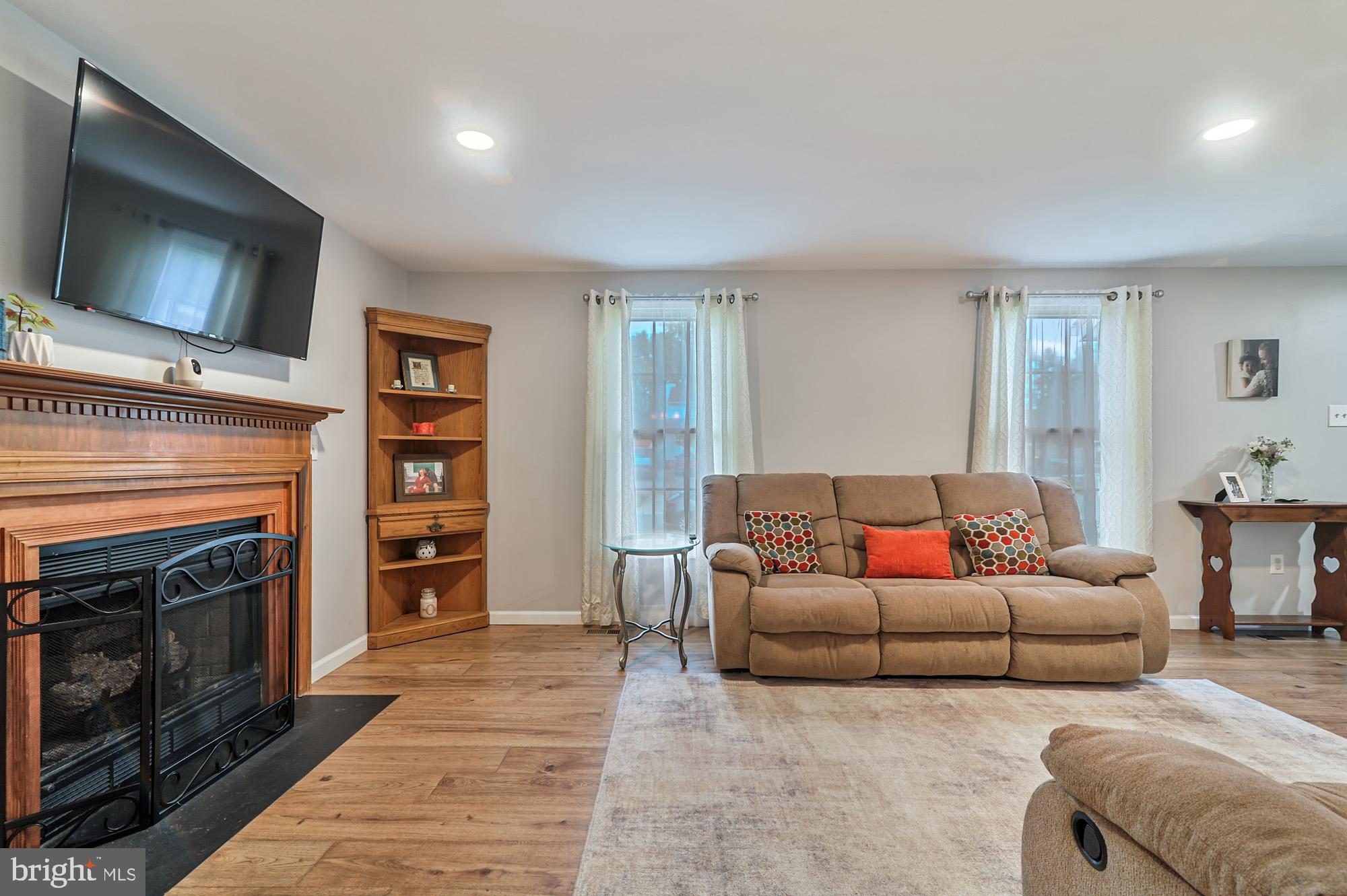 14 Crown Circle Dover, DE 19901 - Photo 9 of 27 Gas fireplace