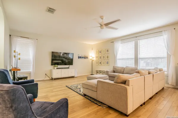 $2,300 | 12146 Painted Daisy, San Antonio, TX 78253