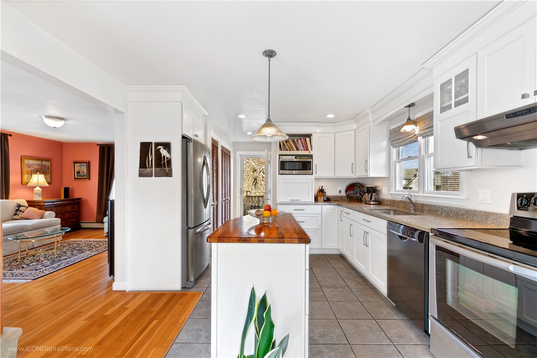 112 Connection Street Newport, RI 02840 - Photo 7 of 45