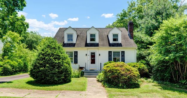 $376,000 | 91 Collett Street, North Haven, CT 06473
