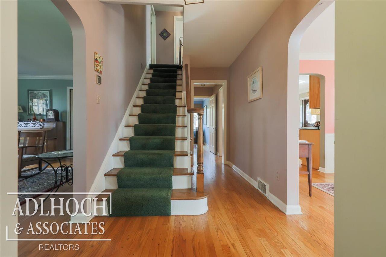 620 Barrington Road Grosse Pointe, MI 48230 - Photo 3 of 25 center hall