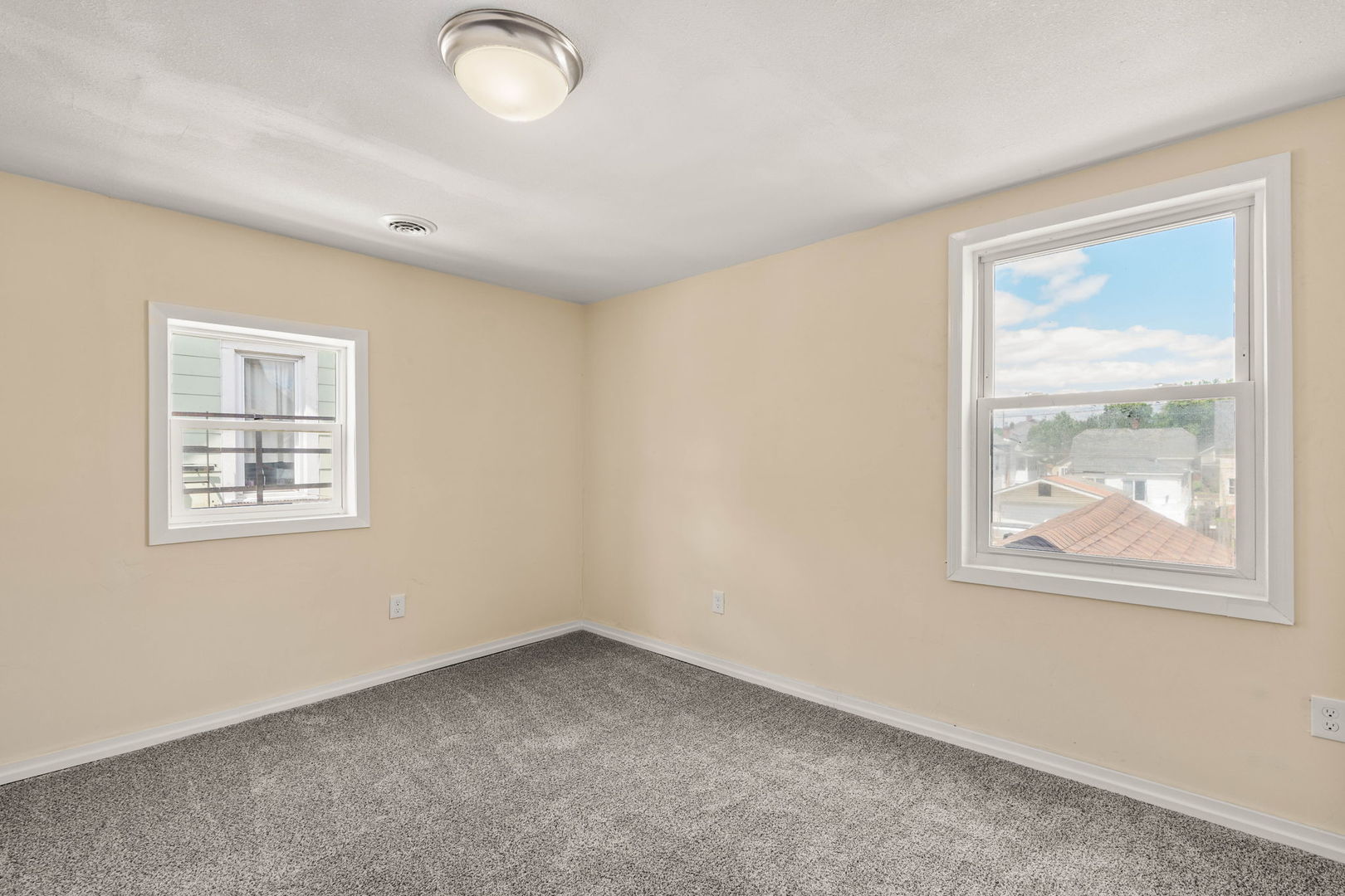 548 7th Avenue South Clinton, IA 52732 - Photo 19 of 23 an empty room with a window