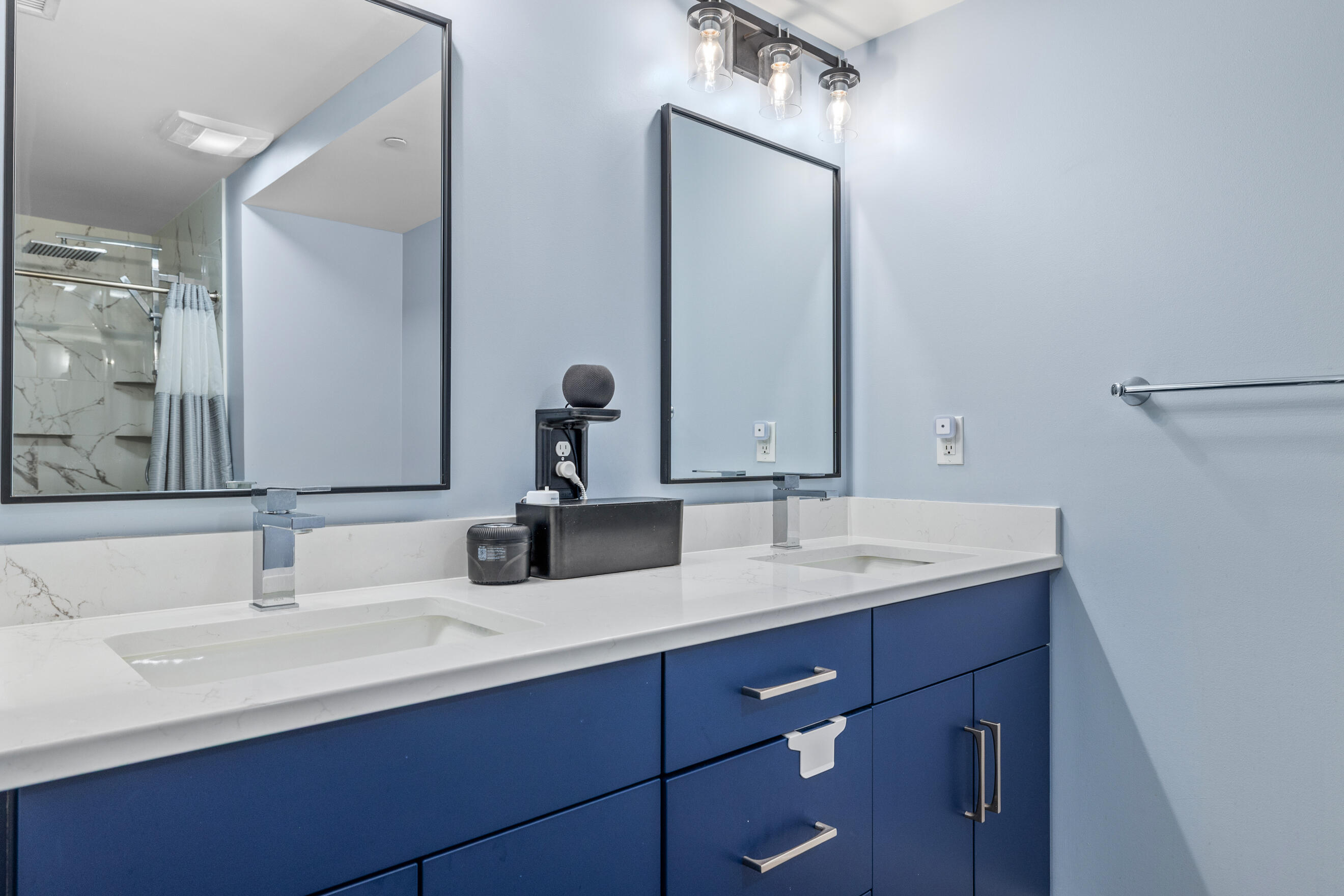 27 Library Street Northeast, Unit 403 Grand Rapids, MI 49503 - Photo 17 of 30 Primary Bathroom
