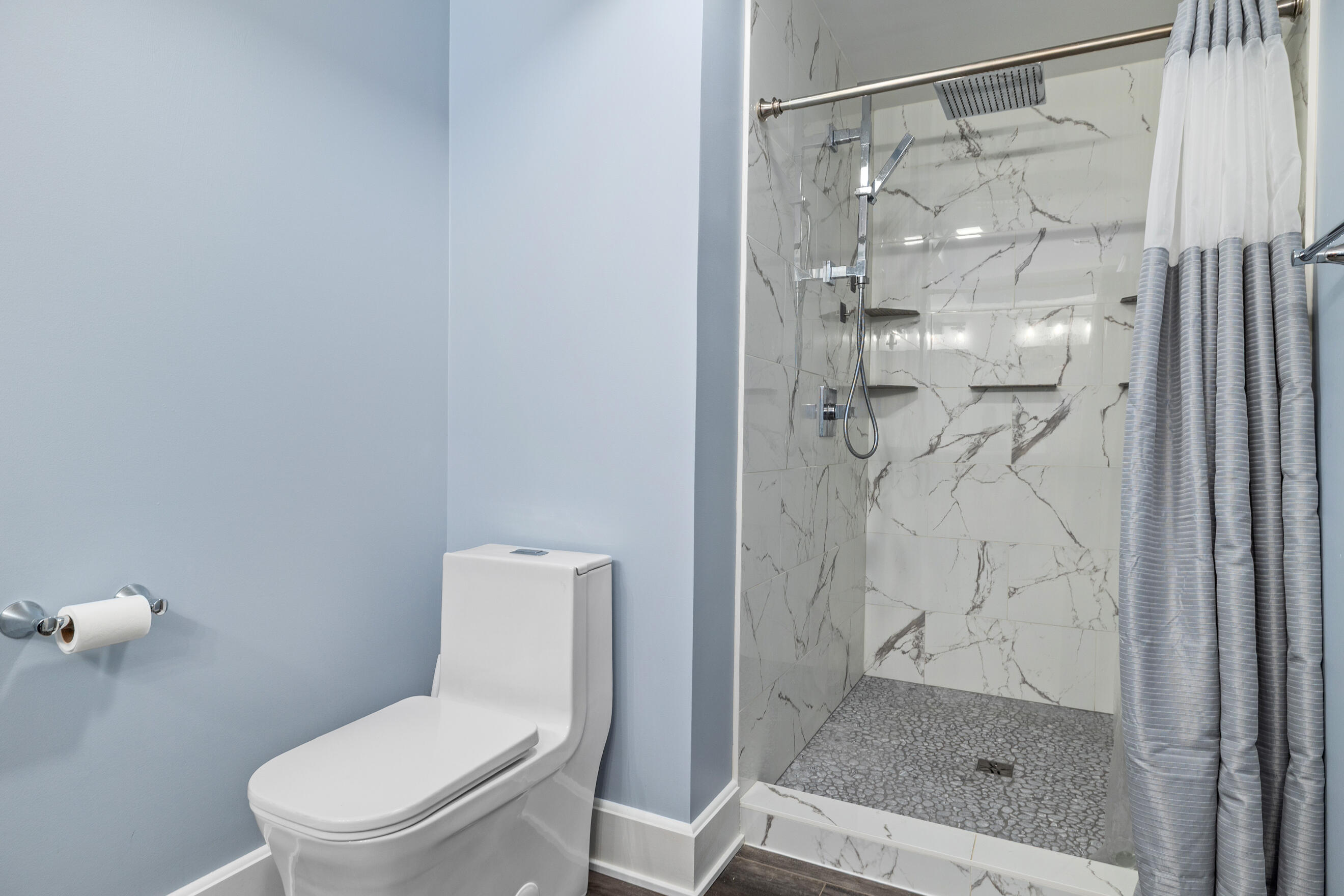 27 Library Street Northeast, Unit 403 Grand Rapids, MI 49503 - Photo 18 of 30 Primary Bathroom