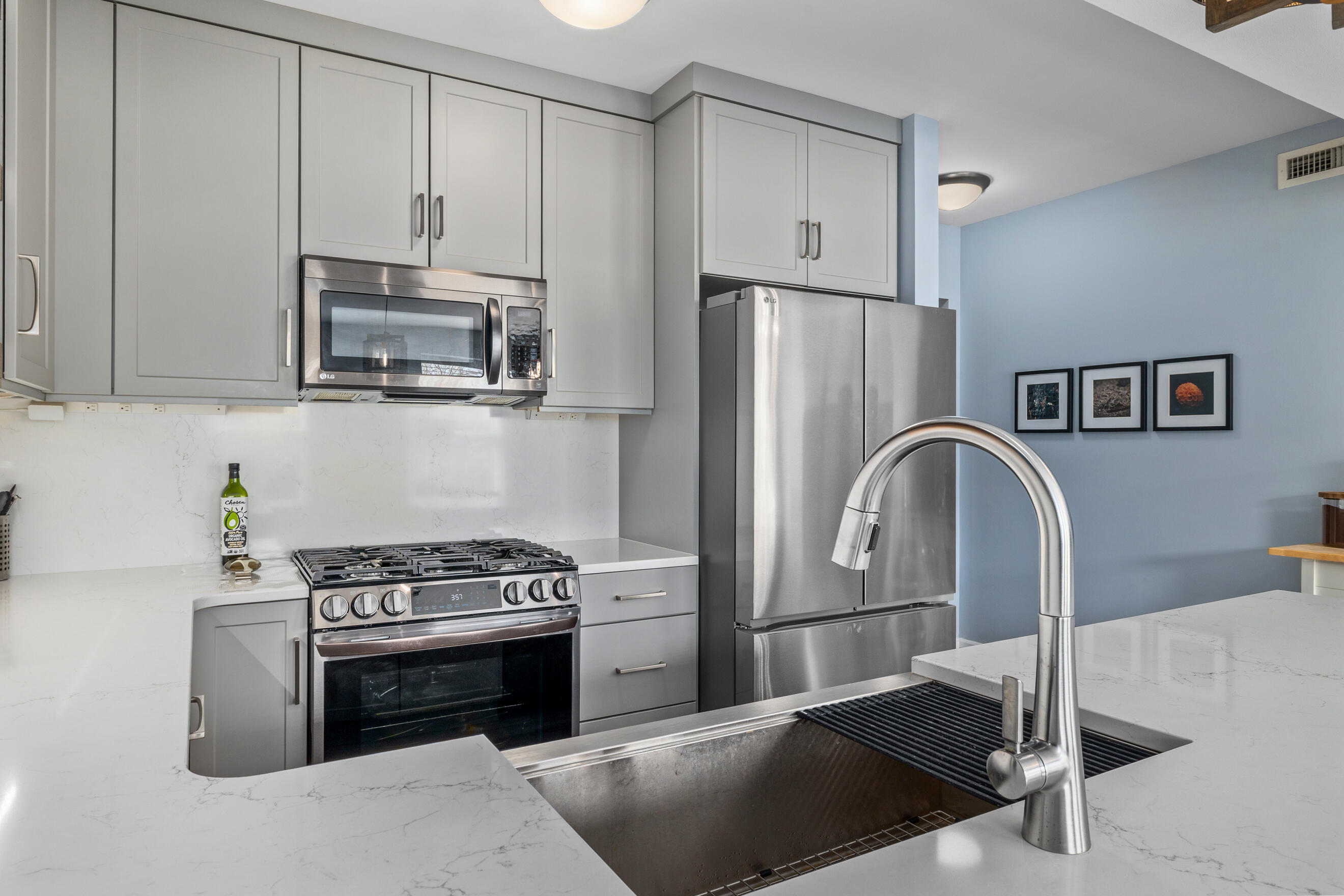 27 Library Street Northeast, Unit 403 Grand Rapids, MI 49503 - Photo 7 of 30 Kitchen