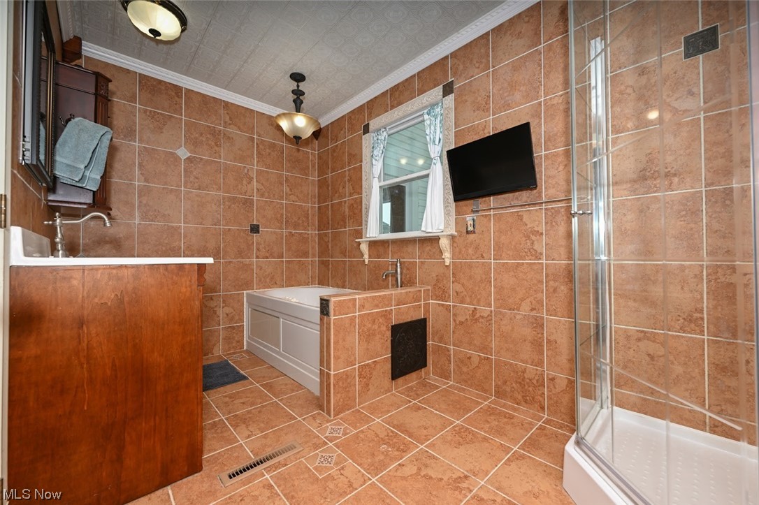 970 Fixler Road Wadsworth, OH 44281 - Photo 26 of 35 The owner en suite