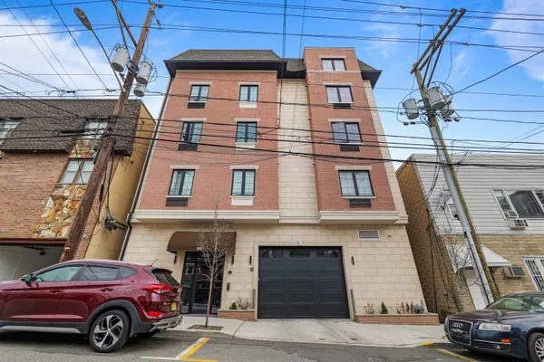 $2,450 | 212 70th Street, Unit 304, Guttenberg, NJ 07093