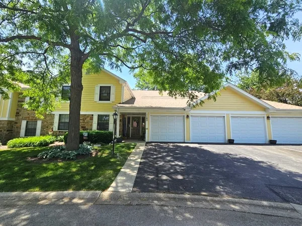 $2,095 | 1182 Northbury Lane, Unit D2, Wheeling, IL 60090