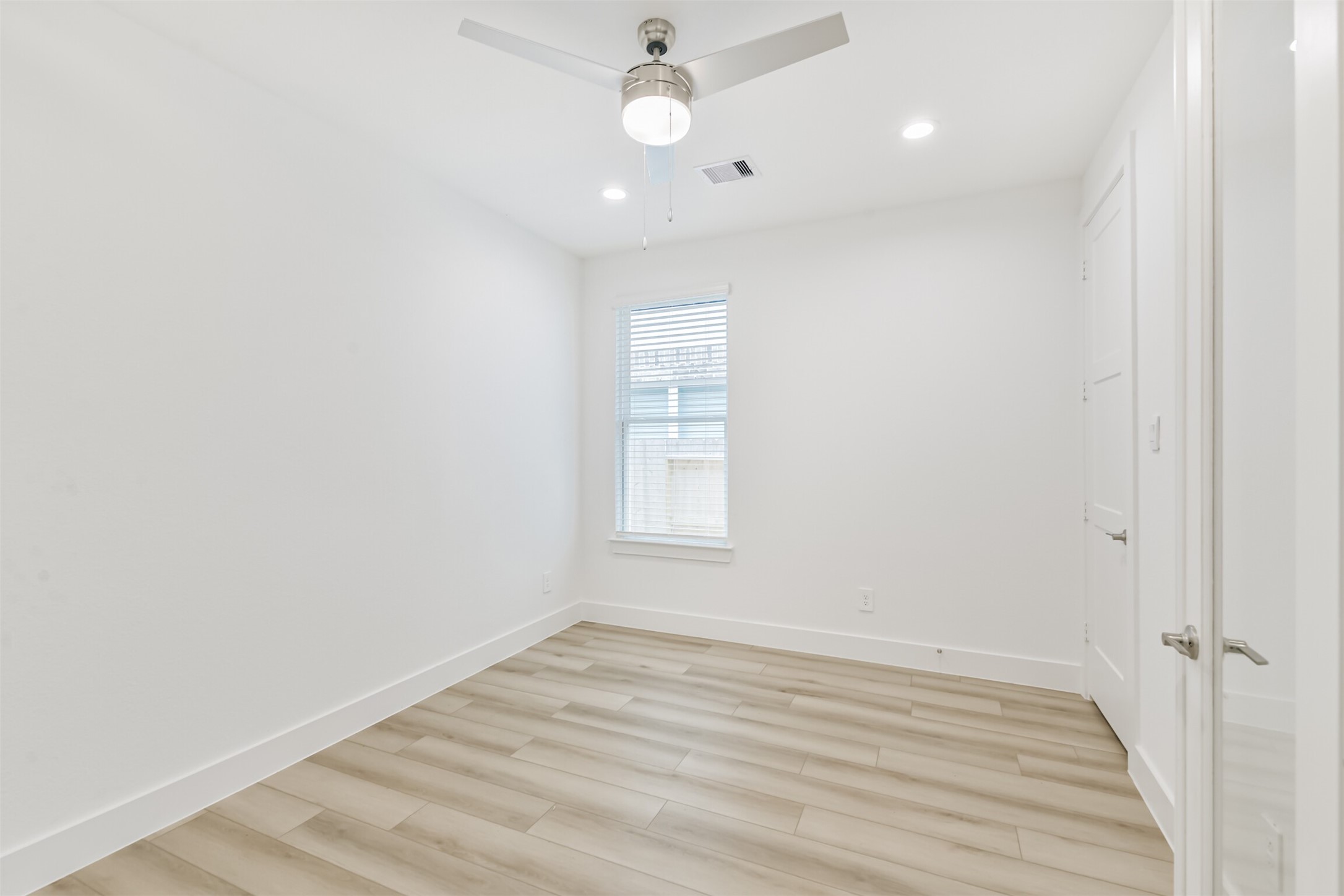 218 Springfield Terrace Drive Conroe, TX 77304 - Photo 6 of 39 Office/5th bedroom