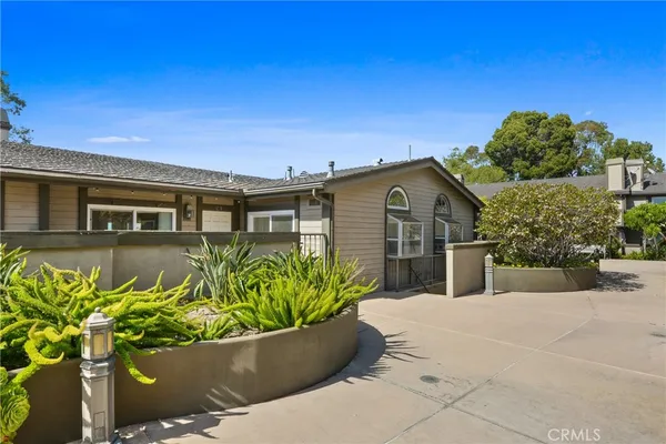 $3,200 | 2175 Pacific Avenue, Unit C3, Costa Mesa, CA 92627