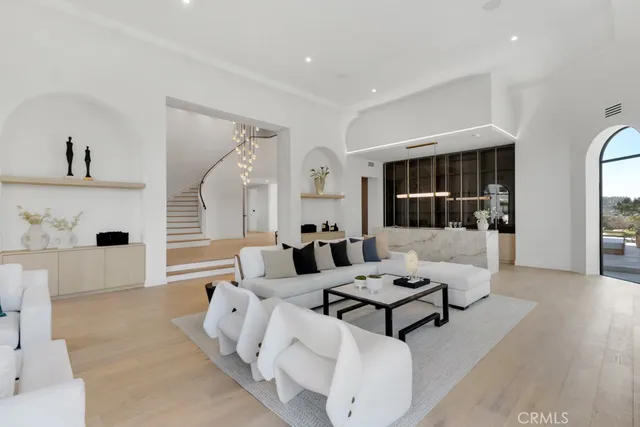 $3,995,000 | 4015 Clarinda Drive, Tarzana, CA 91356