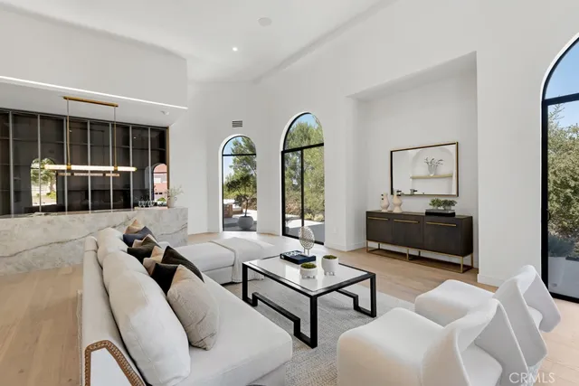 $3,995,000 | 4015 Clarinda Drive, Tarzana, CA 91356