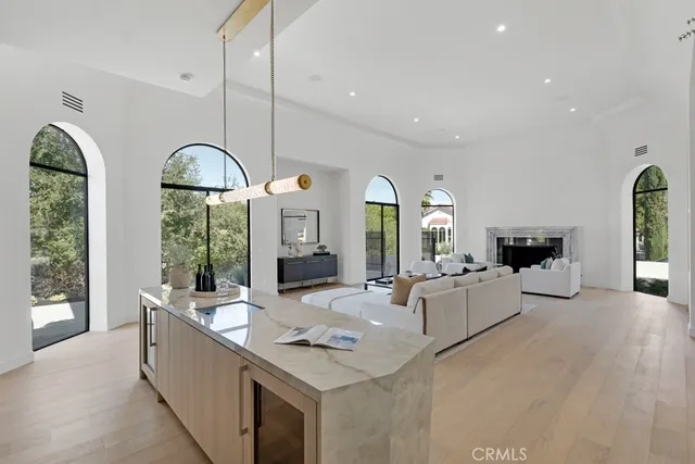 $3,995,000 | 4015 Clarinda Drive, Tarzana, CA 91356