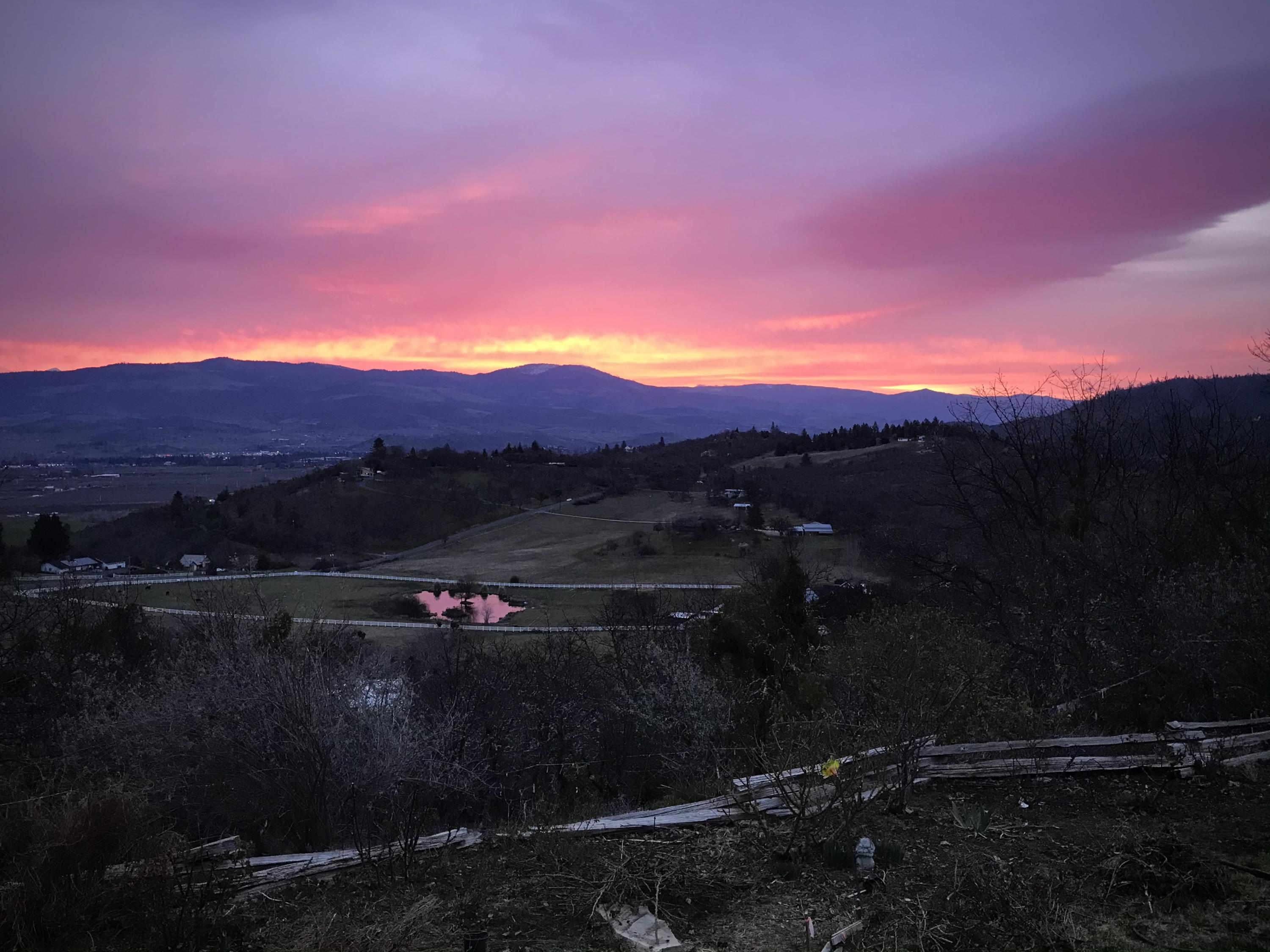 5196 Pioneer Road Medford, OR 97501 - Photo 82 of 94 5196sunrise