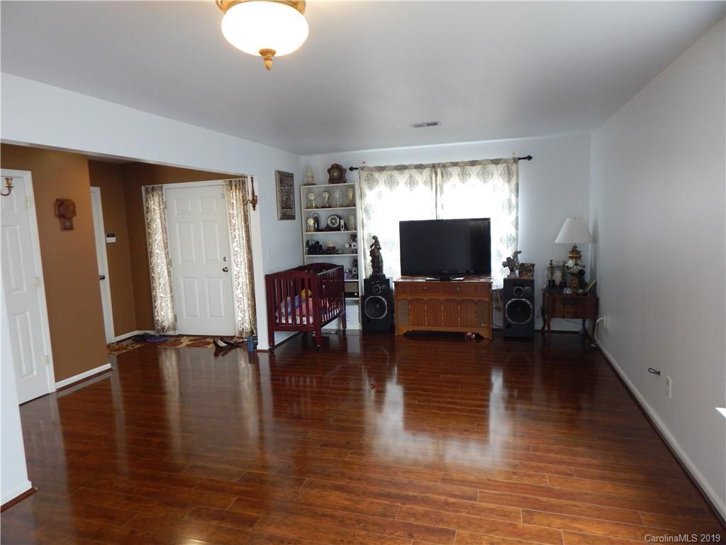 1615 Flagsworth Road Lake Wylie, SC 29710 - Photo 3 of 17 Gallery Image 3
