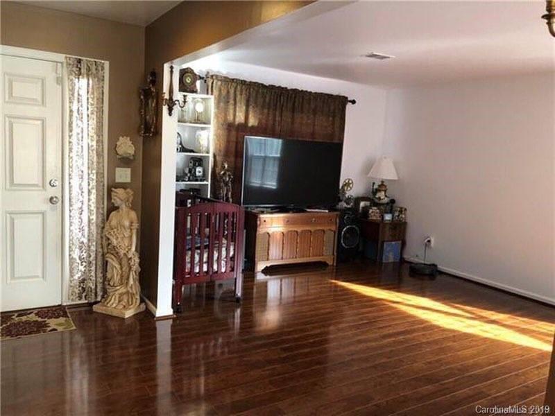 1615 Flagsworth Road Lake Wylie, SC 29710 - Photo 4 of 17 Gallery Image 4