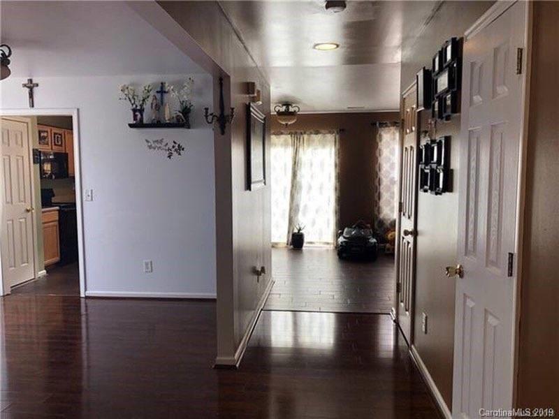 1615 Flagsworth Road Lake Wylie, SC 29710 - Photo 5 of 17 Gallery Image 5