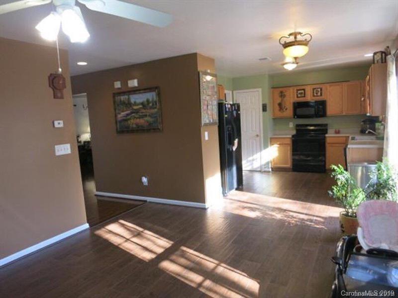 1615 Flagsworth Road Lake Wylie, SC 29710 - Photo 6 of 17 Gallery Image 6