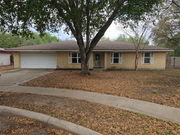 $239,900 | 1413 Las Palmas Circle, Beeville, TX 78102