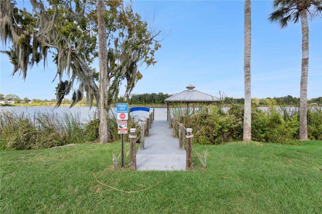 112 Turtle Run Umatilla, FL 32784 - Photo 25 of 32 a view of a park with plants and a bench